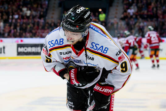 Luleås Johan Forsberg åker och byter