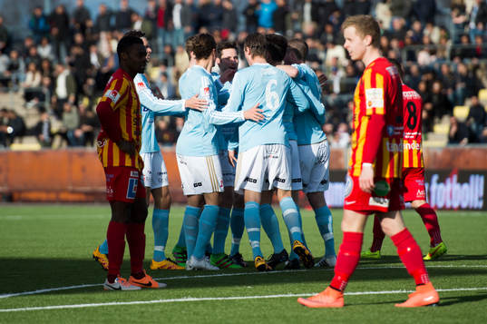 Degerfors spelare jublar