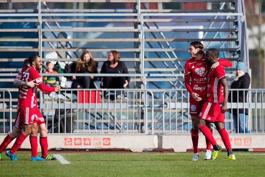 Östersunds spelare jublar