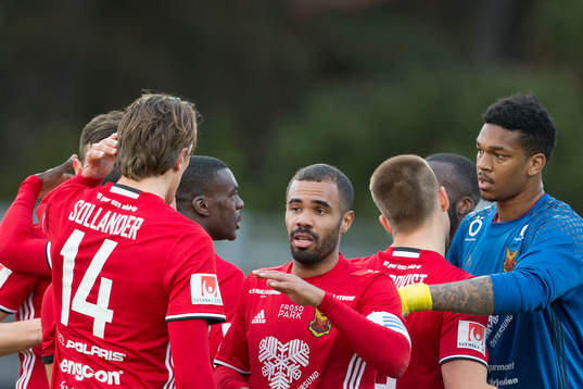 Östersunds spelare jublar