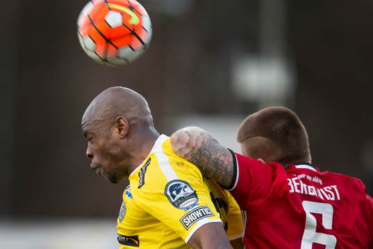 Falkenbergs Hakeem Araba och Östersunds Douglas Bergqvist