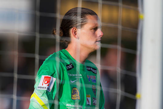 Falkenbergs målvakt Otto Martler deppar