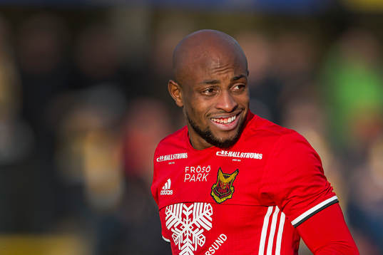 Östersunds Fouad Bachirou med blod i tänderna