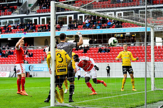 Kalmars Papa Alioune Diouf nickar in 1-0