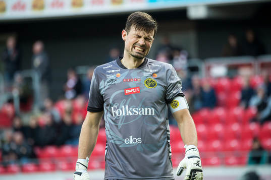 Elfsborgs målvakt Kevin Stuhr Ellegaard grimaserar