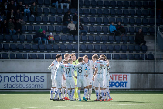 Gefles spelare före fotbollsmatchen i Allsvenskan mellan