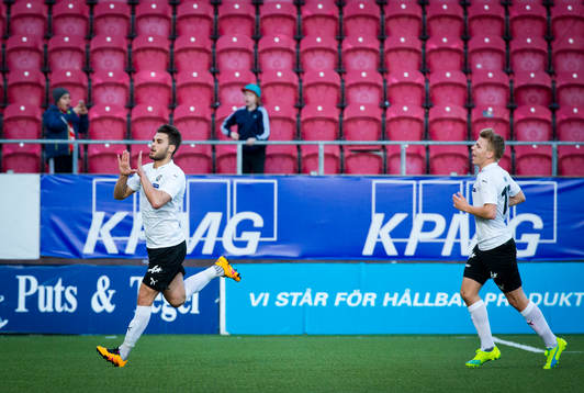 Örebros Astrit Ajdarevic gör 1-0 och jublar