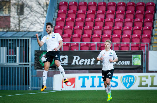 Örebros Astrit Ajdarevic gör 1-0 och jublar