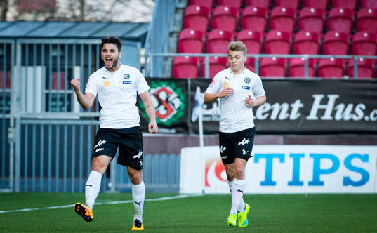 Örebros Astrit Ajdarevic gör 1-0 och jublar