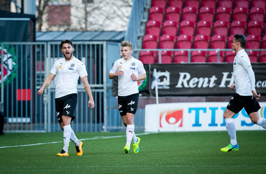 Örebros Astrit Ajdarevic gör 1-0 och jublar