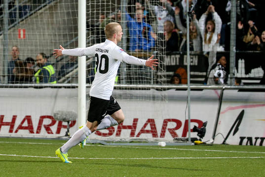 Örebros Daniel Gustavsson jublar