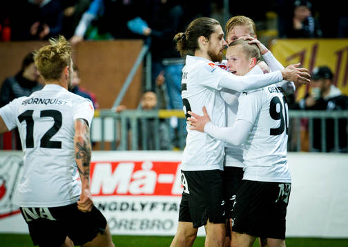 Örebros Daniel Gustavsson gör 2-0 och jublar