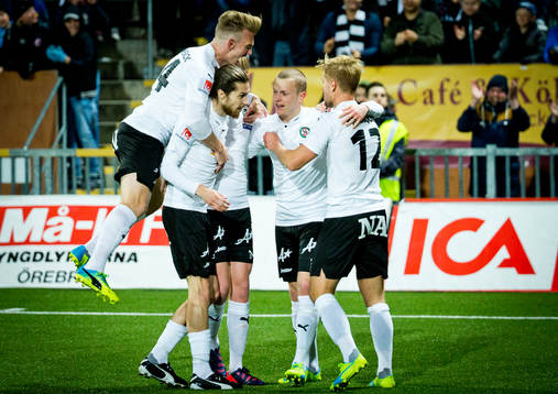 Örebros Daniel Gustavsson gör 2-0 och jublar med Daniel