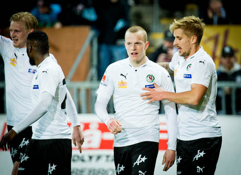 Örebros Daniel Gustavsson gör 2-0 och jublar