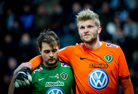 Jönköpings målvakt Anton Cajtoft skadar sig och blev