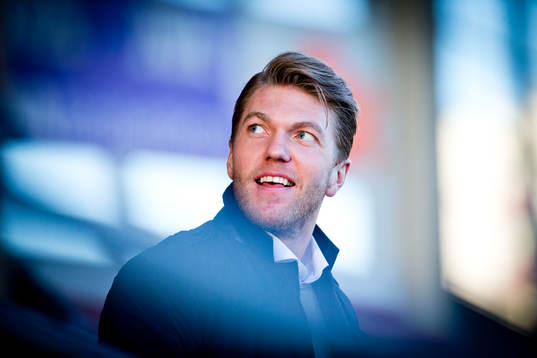 Örebros skadade Martin Broberg fick se matchen från