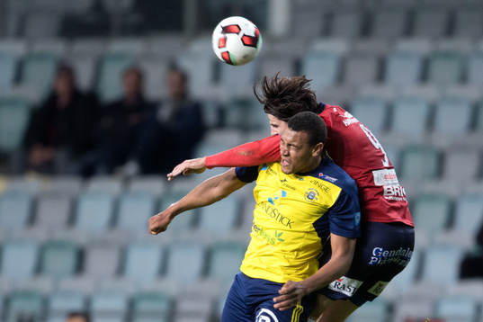Örgrytes George Mourad i nickduell med Ängelholms Patrick