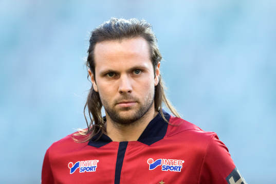 Örgrytes Hampus Bohman vid lineup innan fotbollsmatchen i