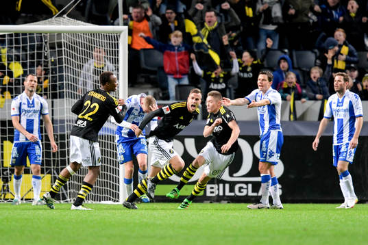 s Fredrik Brustad jublar