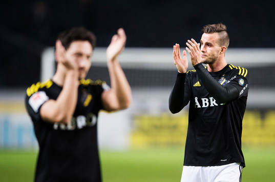 s Stefan Ishizaki och Fredrik Brustad applåderar publiken