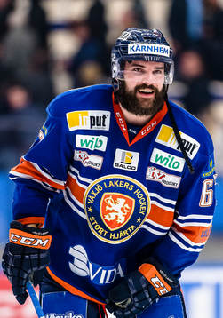 Växjös Linus Fröberg jublar
