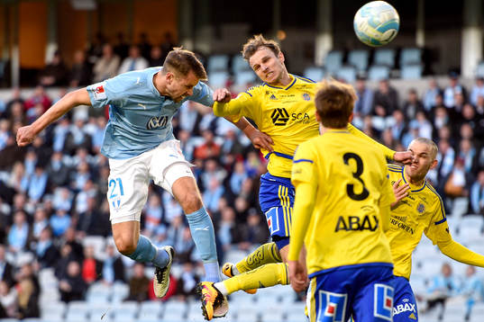 Malmö FFs Kari Arnason och Sundsvalls Lars Christian Krogh