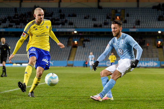 Malmö FFs Erdal Rakip och Sundsvalls Marcus Danielson