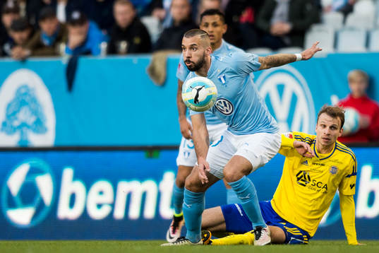 Malmö FFs Guillermo Molins och Sundsvalls Lars Christian