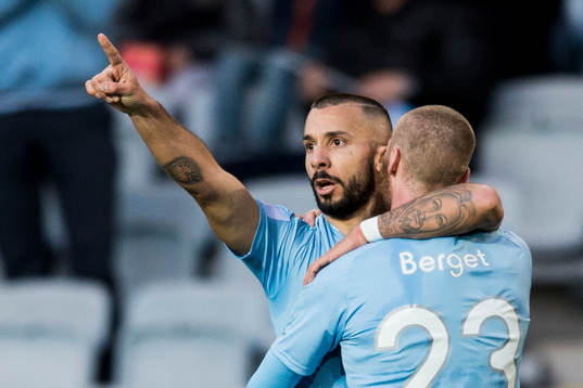 Malmö FFs Guillermo Molins jublar ihop med Jo Inge Berget