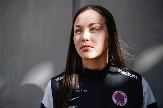 Michelle De Jongh, Örebro, porträtteras