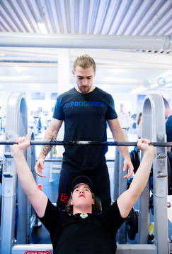 frystränaren Erik Olsson och Alexander Lunsjö på gymet