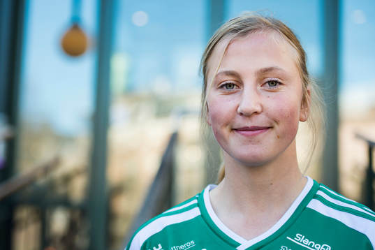 Julia Karlenäs, Mallbacken