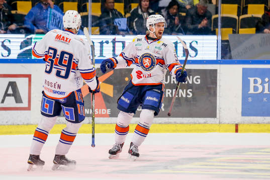 Växjös Calle Rosén och Eddie Larsson jublar