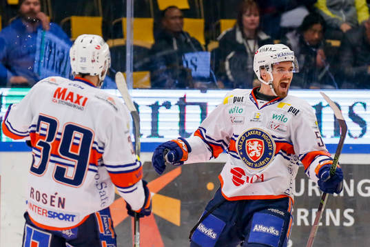 Växjös Calle Rosén och Eddie Larsson jublar