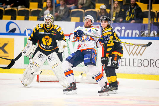 Skellefteås Sebastian Aho och målvakt Markus Svensson