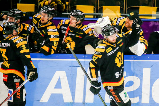 Skellefteås Martin Lundberg jublar