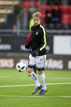 Häckens Samuel Gustafson värmer upp
