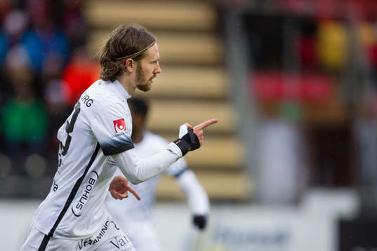 Häckens Simon Sandberg jublar