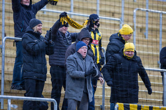 Häckens supportrar jublar