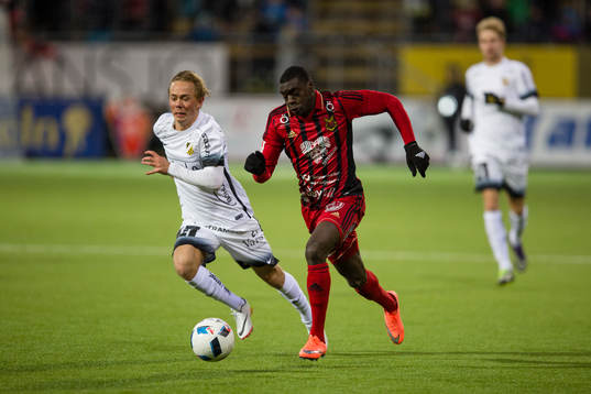 Östersunds Ken Sema mot Häckens Joel Andersson