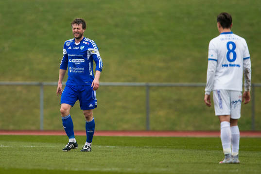 Luleås Vladimir Lazarev grinar illa