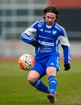 Luleås Patrik Wallin med bollen