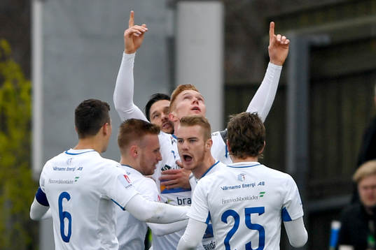 Värnamos David Engström jublar