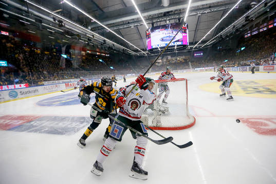 Skellefteås Adam Pettersson och Frölundas Oscar Fantenberg
