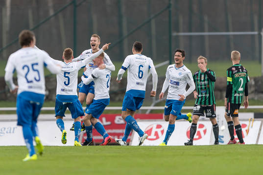 Bläddra bland fler bilder av Fotboll, Superettan, Varberg -  Värnamo