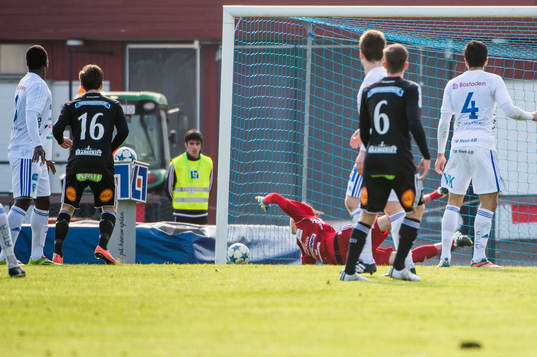 Umeås Pilip Vaitsiakhovich släpper in 3-2 målet