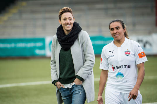 Rosengårds sportchef Therese Sjögran och Marta Viera Da