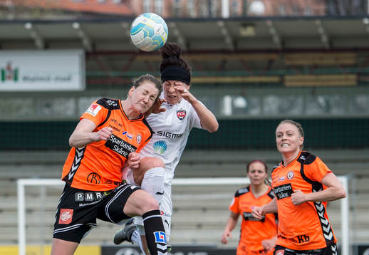 Kristianstads Mia Carlsson och Sif Atladottir mot