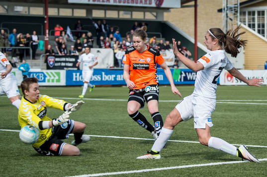Rosengårds Lieke Martens mot Kristianstads Mia Carlsson