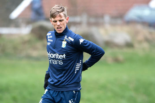 IFK Göteborgs Sören Rieks tar sig för ryggen